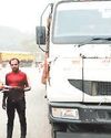 सर्वमंगला चौक पर बेतरतीब वाहन पार्किंग करने वाले ट्रेलर चालकों पर गिरी गाज सर्वमंगला चौक पर बेतरतीब वाहन पार्किंग करने वाले ट्रेलर चालकों पर गिरी गाज86