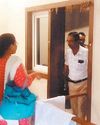 कपड़ा व्यवसायी के घर से 40 लाख के सोने की बिस्किट व नकदी पार11