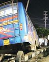 बेकाबू बस डिवाइडर पर चढ़ी आधा दर्जन से अधिक घायल51