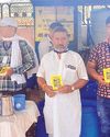 ट्रेन यात्रियों को प्रतिदिन ठंडा पानी पिलाने वाले प्याऊ का समापन भजन-कीर्तन कर हलवा का प्रसाद किया वितरित22