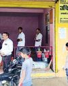 पीडीएस दुकानदार ने उपभोक्ता का राशन हड़पा, कंट्रोलर के सामने हंगामा8