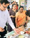 बुंदेलखंडी व्यंजनों का स्वाद चखकर कलेक्टर बोले... वाह...!4