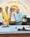 आर्मी से रिटायर्ड 25 से अधिक पूर्व सैनिकों ने कलेक्टर को सौंपा पत्र जज्बाः कलेक्टर से बोले पूर्व सैनिक हम फिर से सेवा करने के लिए तैयार आर्मी से रिटायर्ड 25 से अधिक पूर्व सैनिकों ने कलेक्टर को सौंपा पत्र जज्बाः कलेक्टर से बोले पूर्व सैनिक हम फिर से सेवा करने के लिए तैयार29