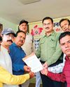 ई-अटेंडेंस के विरोध में सौंपा ज्ञापन, ऑनलाइन उपस्थिति से शिक्षकों में दिख रहा भारी रोष ई-अटेंडेंस के विरोध में सौंपा ज्ञापन, ऑनलाइन उपस्थिति से शिक्षकों में दिख रहा भारी रोष4