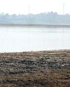 गर्मी का असर नर्मदा मैया के जल स्तर पर पड़ा, गिरावट से दिखने लगी रेत81