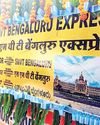 अशोकनगर स्टेशन पर पहुंची ट्रेन का स्वागत किया13