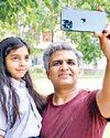 सेल्फी विद गांव बीबीपुर से शुरू हुई मुहिम बनी ग्लोबल अभियान, दुनिया भर के लोगों ने सेल्फी भेजी डॉटर दिवस आज8