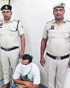सोशल मीडिया पर हथियारों सहित फोटो डालना पड़ा महंगा, युवक गिरफ्तार18