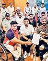 पैरा ओलंपिक और एशियाई खेलों के पदक विजेताओं ने आरती राव को सौंपा ज्ञापन5