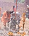 21 धूणों के बीच तपस्या में बैठे महंत सुखदेवानंद 21 धूणों के बीच तपस्या में बैठे महंत सुखदेवानंद