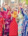 सफाई कर्मचारियों ने झाडू उल्टे कर किया प्रदर्शन1