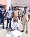 वीआईपी नंबर की गाड़ी में साढ़े 25 किलो गांजा सहित युवक काबू1