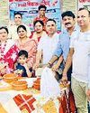 भाविप ने बांटे 200 मिट्टी के कसोरे भाविप ने बांटे 200 मिट्टी के कसोरे