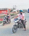 राजौंद : गति अवरोधकों पर सफेद पट्टी न होने से बढ़ रहे हादसे, लोग परेशान3