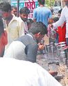 सेवाभावः मीठे पानी की छबील लगाकर लोगों की प्यास बुझाई8