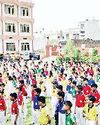 बच्चों ने मानव श्रृंखला बनाकर दिया राष्ट्रीय एकता का संदेश बच्चों ने मानव श्रृंखला बनाकर दिया राष्ट्रीय एकता का संदेश