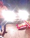 चलते ट्रक से युवकों ने चावलों से भरे कट्टे लूटे4