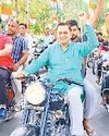 सेना का उत्साह बढ़ाने के लिए निकाली तिरंगा यात्रा16