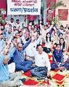 पीएनबी अधिकारियों ने 18 सूत्रीय मांगों को लेकर किया प्रदर्शन15