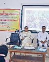 मानसिक विकास के लिए योग करें छात्र17
