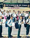 बच्चों को स्कूल बैग का महत्व बताया12
