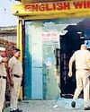 बदमाश ने शराब ठेके के बाहर बरसाई गोलियां4