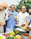 सरकार का प्रमुख लक्ष्य अन्न के भंडार भरना और किसानों की पैदावार बढ़ाना1