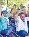 जिला कर्मचारियों का एसडीओ के खिलाफ प्रदर्शन15