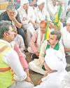 डेढ़ घंटे चला धरना, टोलकर्मियों ने दुर्व्यवहार के लिए मांगी माफी डेढ़ घंटे चला धरना, टोलकर्मियों ने दुर्व्यवहार के लिए मांगी माफी