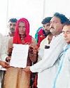 ग्रामीण सफाई कर्मचारी की मौत, पीड़ित परिवार के साथ डीसी से मिले यूनियन के पदाधिकारी ग्रामीण सफाई कर्मचारी की मौत, पीड़ित परिवार के साथ डीसी से मिले यूनियन के पदाधिकारी