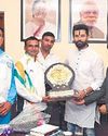 केंद्रीय मंत्री से मिली स्ट्रेंथ लिफ्टिंग टीम16