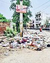 झज्जर में हालात बिगड़े, कूड़ा उठवाने पहुंचे नप सचिव को सफाई कर्मचारियों ने रोका3