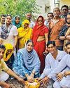 चेयरपर्सन सरोज राठी ने नारियल फोड़कर किया शुभारंभ सैनीपुरा में गली निर्माण का शुभारंभ9
