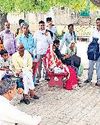 पुलिस ने सार्वजनिक स्थान पर लोगों को किया नशे के खिलाफ जागरूक10