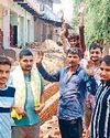 सिहमा में नाले के निर्माण में बरती जा रही अनियमितताओं को लेकर ग्रामीणों में रोष2
