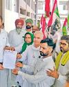 गबन करने वाले अधिकारियों पर कार्रवाई की मांग, सौंपा ज्ञापन गबन करने वाले अधिकारियों पर कार्रवाई की मांग, सौंपा ज्ञापन
