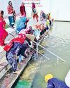 अमावस्या और शनि जयंती पर मंदिरों में उमड़ी भीड़, गुरूद्वारों के पवित्र सरोवरों में हजारों ने लगाई डुबकी, गुरू ग्रंथ साहिब के आगे नवाया शीश0
