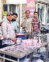 जमालपुर रोड के दुकानदारों ने लगाई ठंडी लस्सी की छबील10