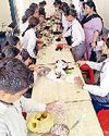 बिना आग के पकवान बनाकर दिखाई कला2
