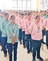 विमान हादसे में दिवंगत आत्माओं को श्रद्धांजलि दी, विद्यार्थियों ने रखा दो मिनट का मौन10