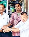 ईमानदारी अभी भी जिंदा, खोया पर्स पुलिस की सहायता से मालिक को सौंपा14
