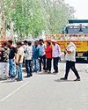छह दिन बाद भी चोरी की एफआईआर दर्ज नहीं करने के विरोध में दुकानदारों ने जींद-कैथल मार्ग पर लगाया जाम1