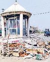 गुरु ब्रह्मानन्द चौक पर तेज रफ्तार ट्रक ने मारी टक्कर, बड़ा हादसा टला7