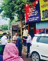 गाली देने पर बस कंडक्टर से उलझा युवक बचाव में आए पुलिसकर्मी की गर्दन नाप दी0