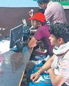 सीएससी पर रात 3 बजे तक लगी रही युवाओं की कतार10