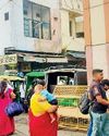 रेलवे स्टेशन के गेट पर ऑटो चालकों की मनमानी1