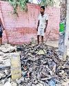 नालों की गंदगी निकलने पर पहली बार दिखने लगी जमीन5