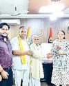 स्वर्ण व्यापारियों को राजस्थान पुलिस ले जा रही उठाकर, एसपी से रोकने की मांग11