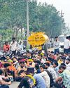 गो सेवकों ने भिवानी रोड पर दिया धरना0