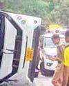 टिहरी-घनसाली मार्ग पर हादसा गुजरात के 35 यात्रियों से भरी बस पलटी, 3 गंभीर अस्पताल में भर्ती9